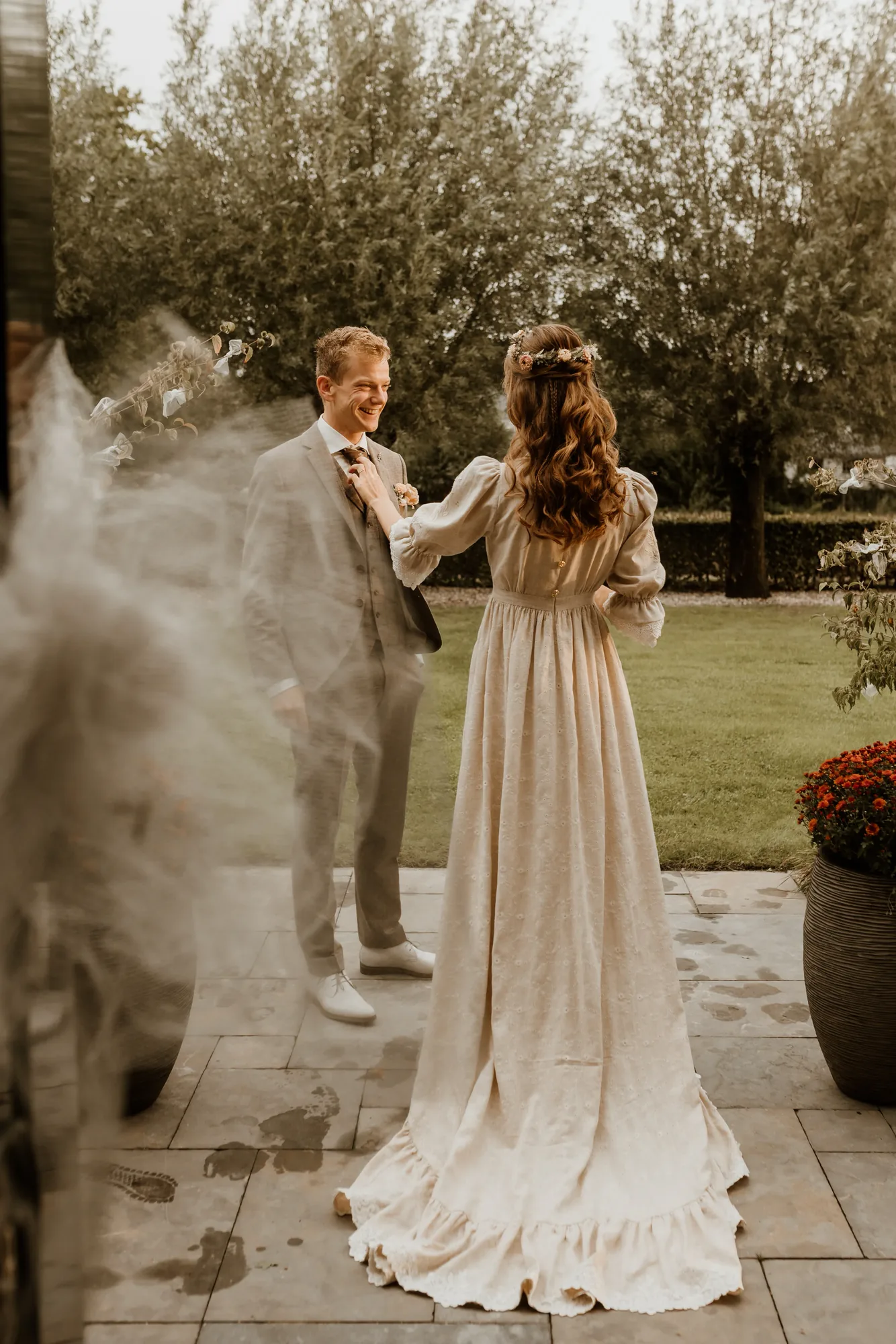 Bruiloft van Ivo en Heidi midden in het bos. — trouwfoto 8