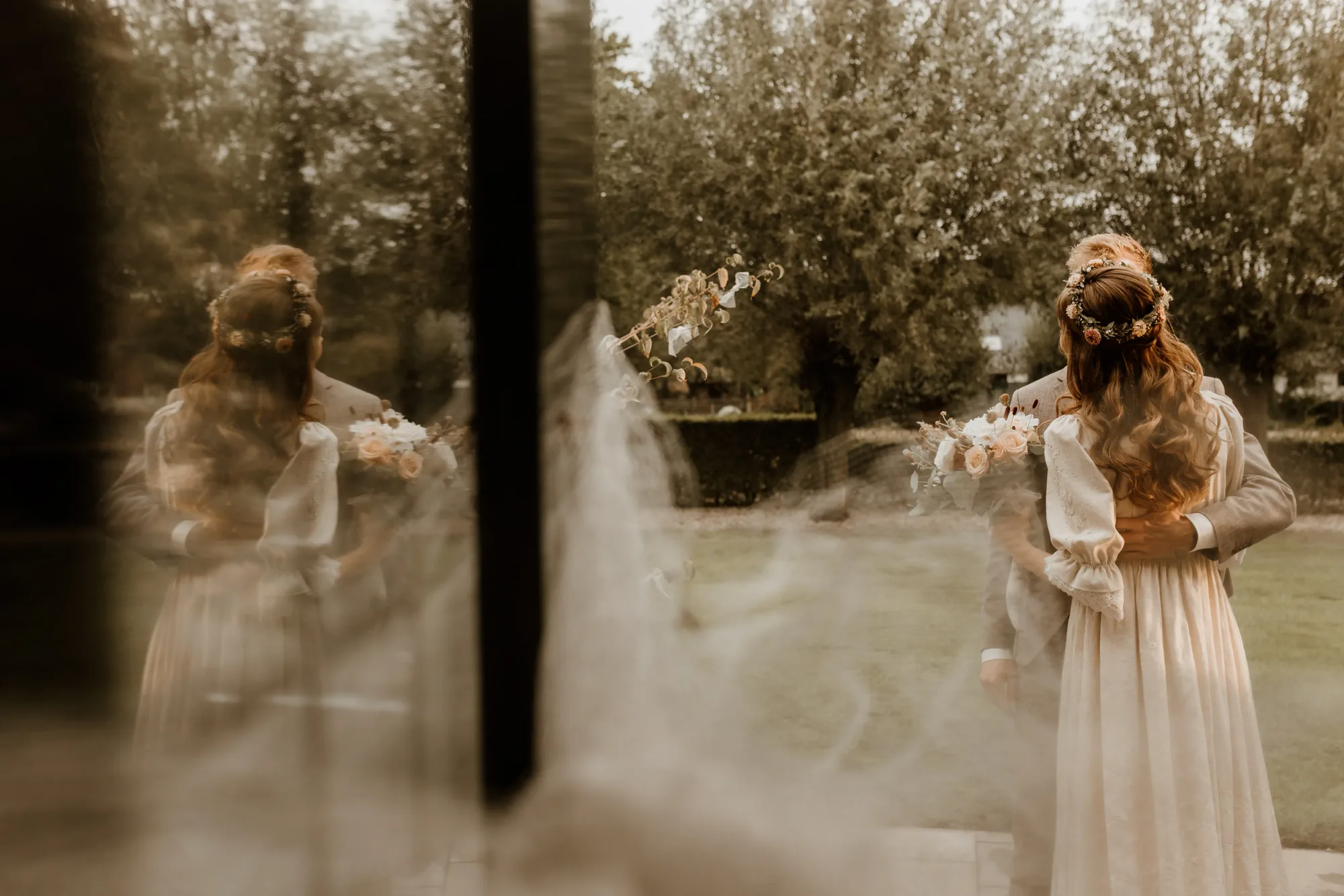 Bruiloft van Ivo en Heidi midden in het bos. — trouwfoto 9