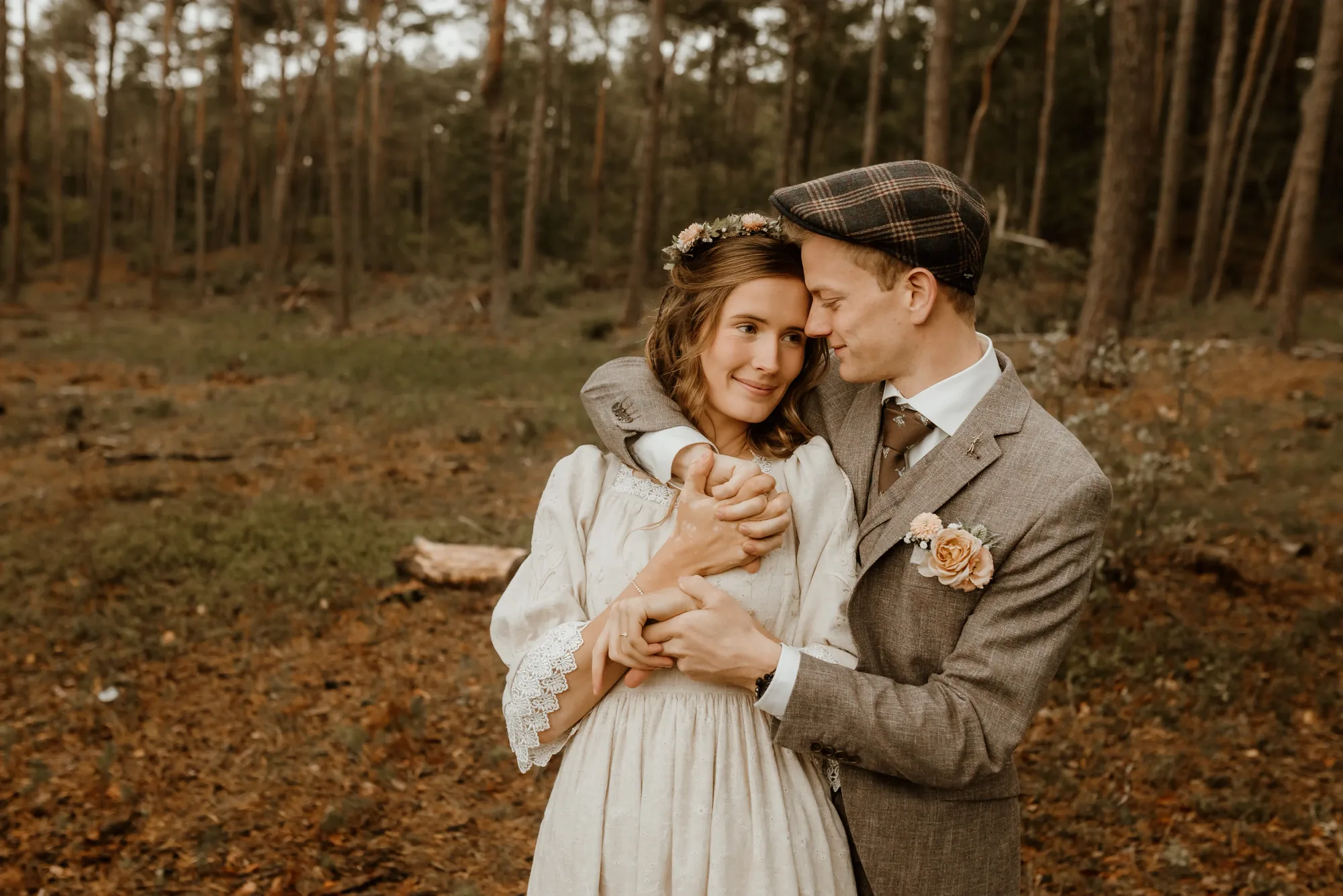 Bruiloft van Ivo en Heidi midden in het bos. — trouwfoto 11