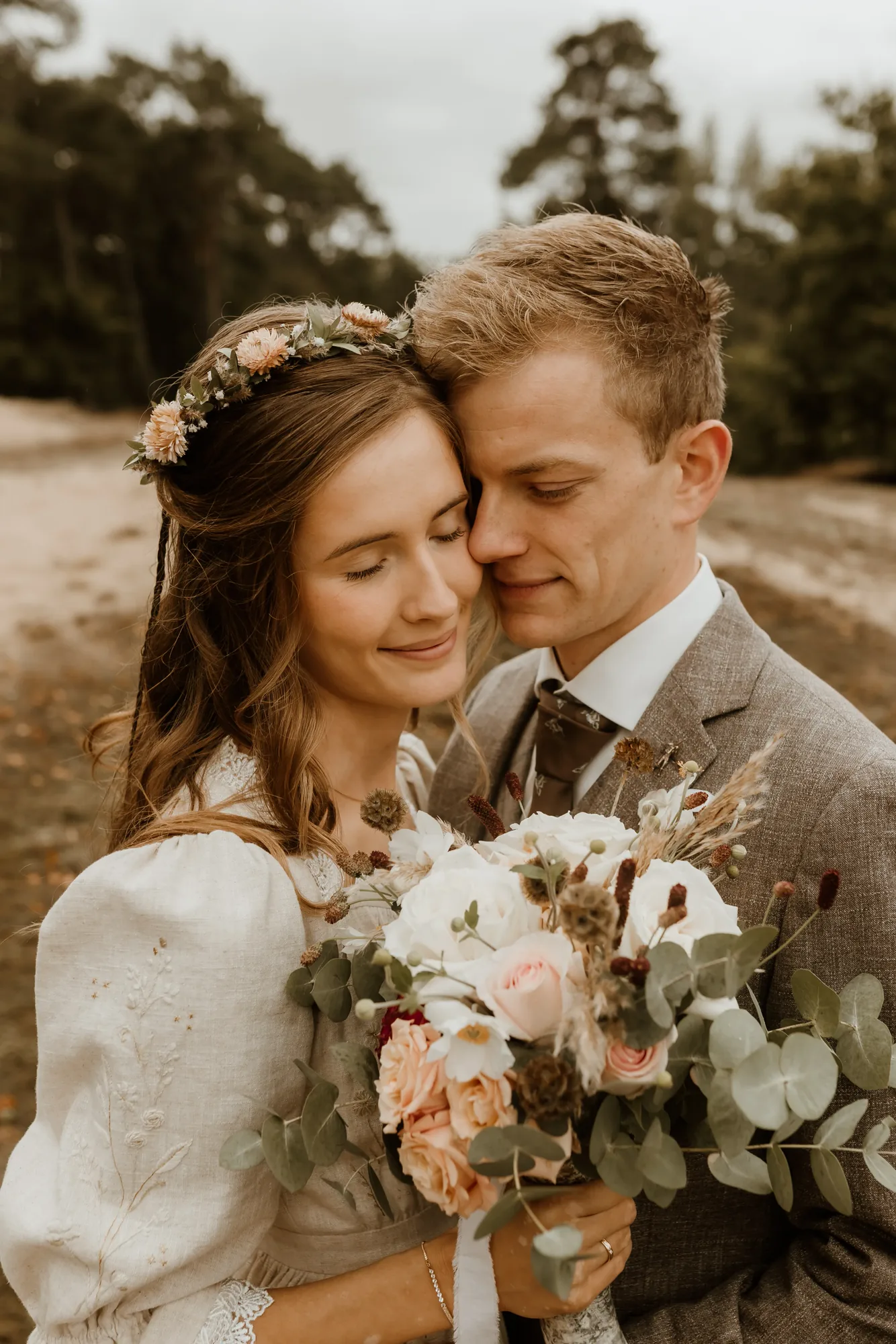 Bruiloft van Ivo en Heidi midden in het bos. — trouwfoto 14