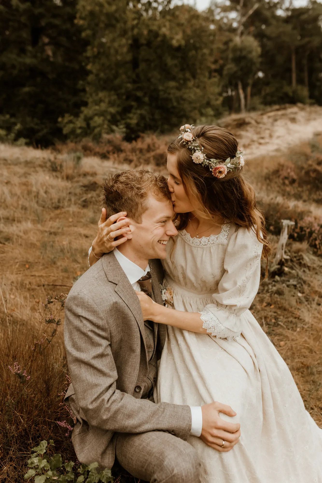 Bruiloft van Ivo en Heidi midden in het bos. — trouwfoto 18