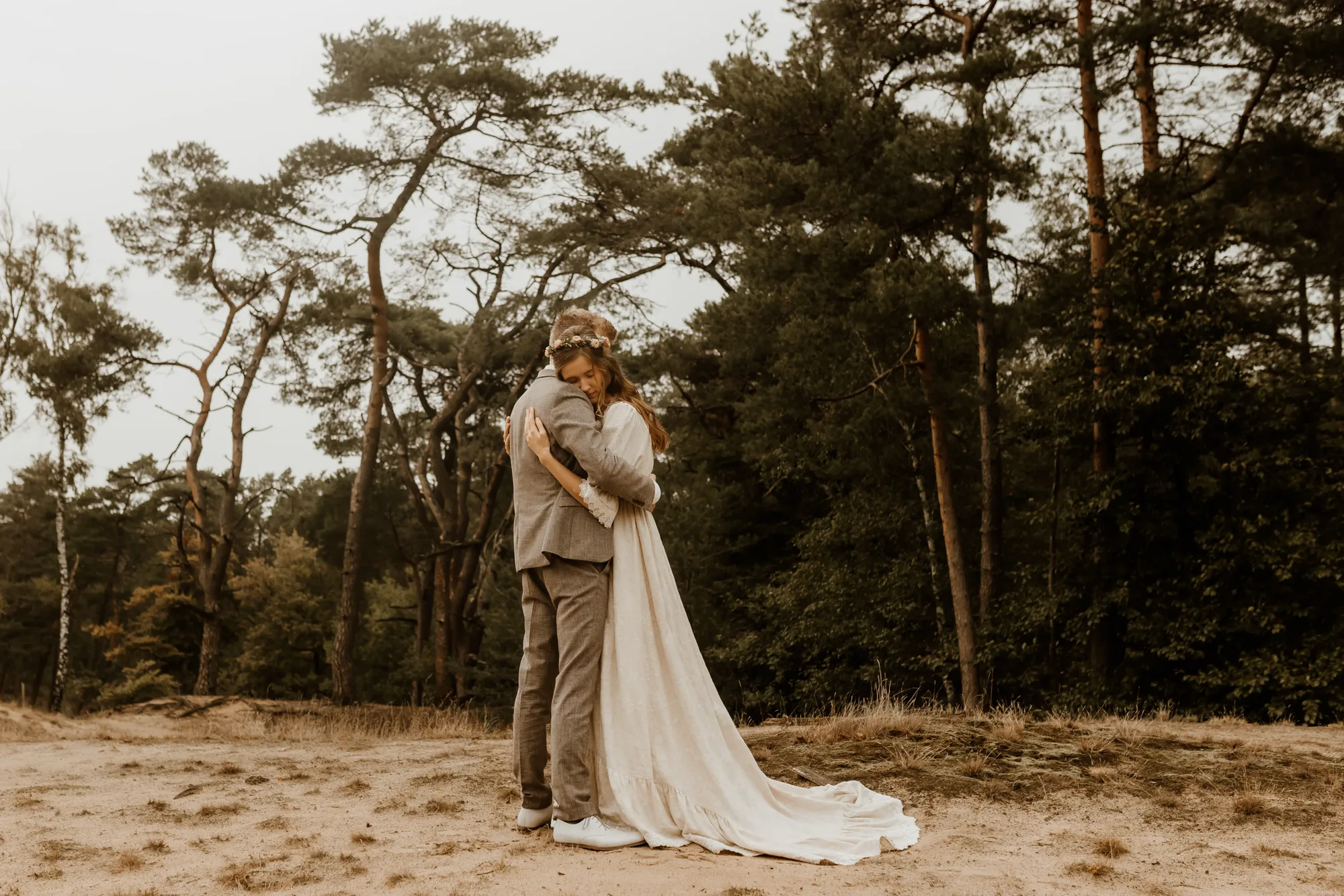 Bruiloft van Ivo en Heidi midden in het bos. — trouwfoto 19