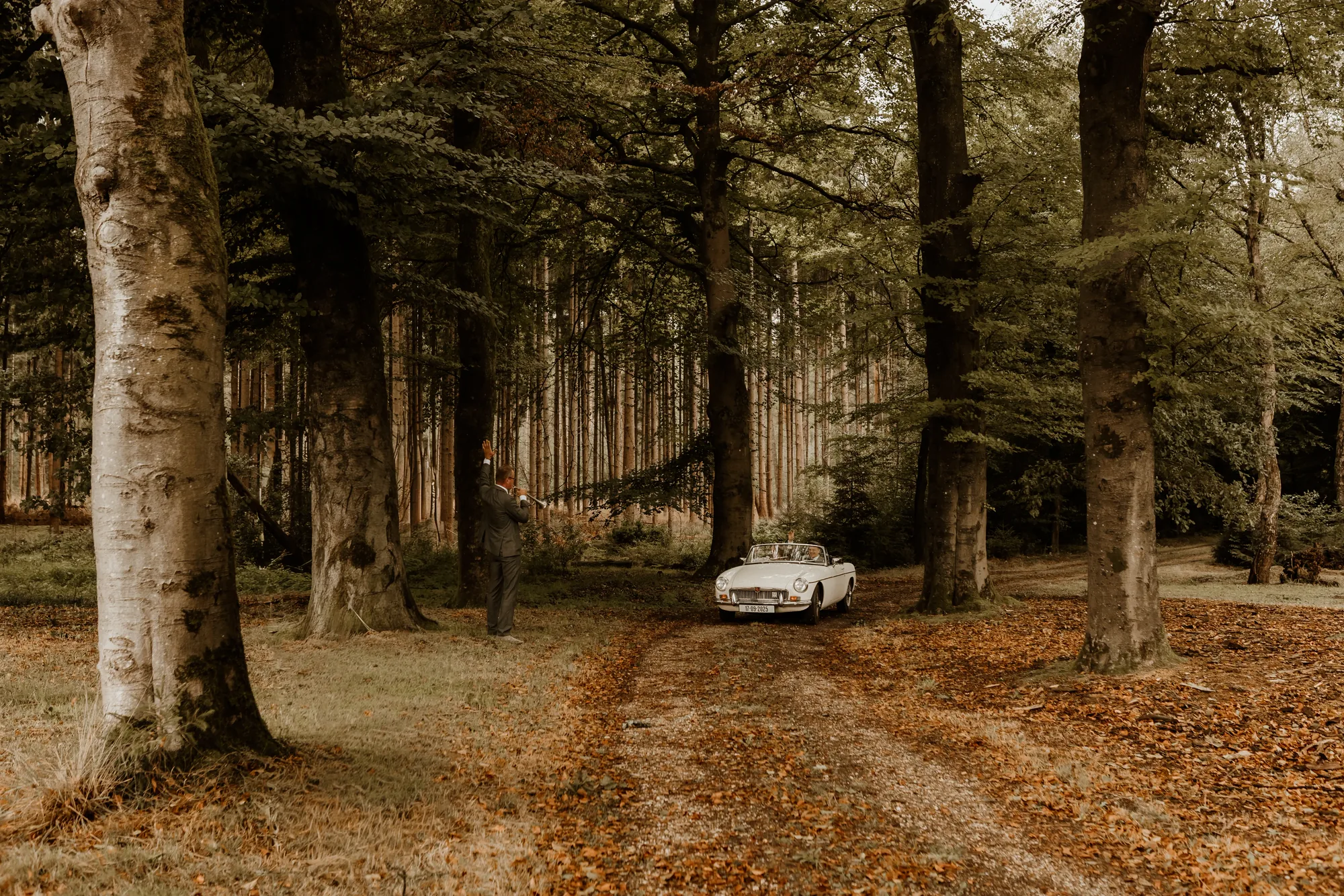 Bruiloft van Ivo en Heidi midden in het bos. — trouwfoto 25