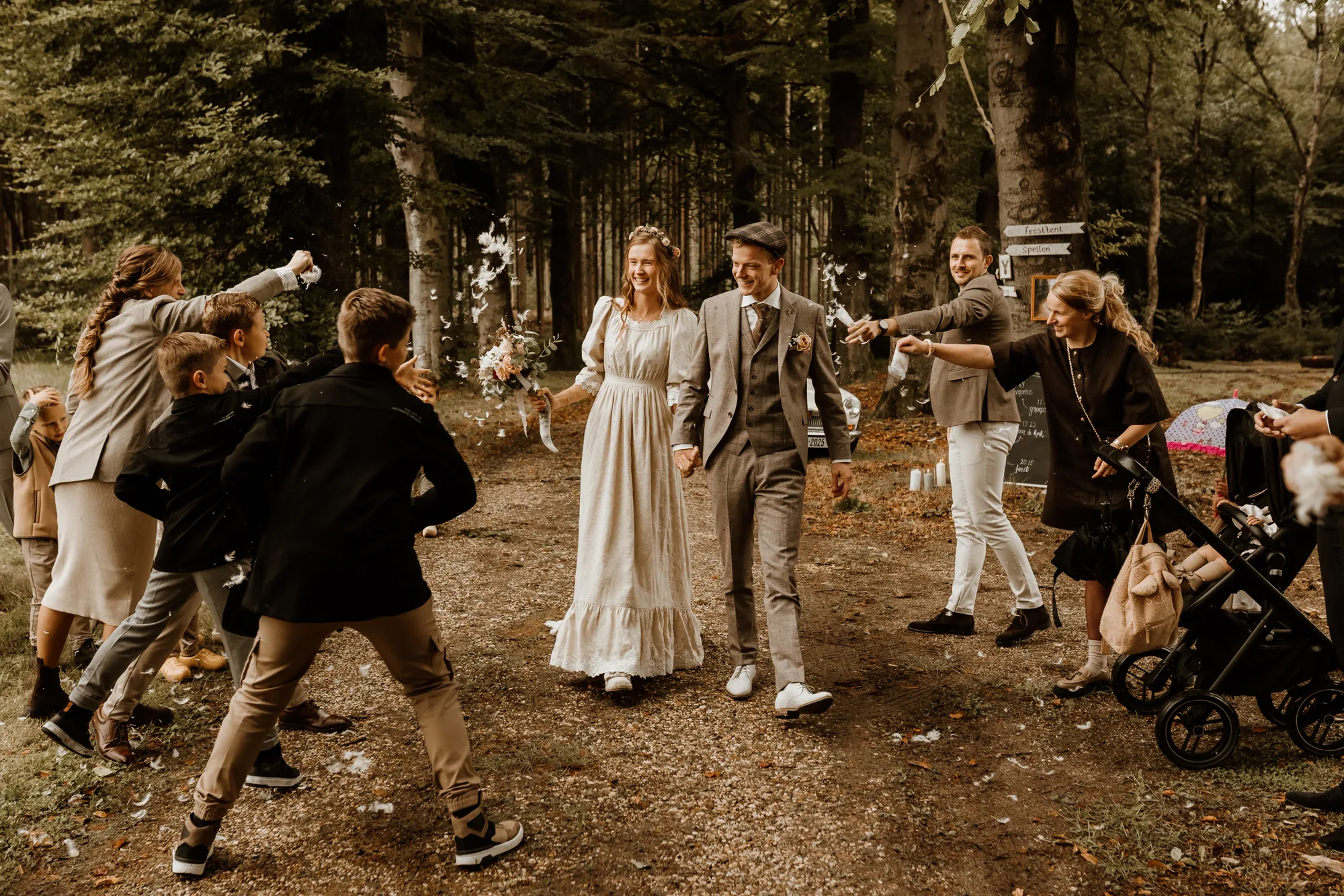 Bruiloft van Ivo en Heidi midden in het bos. — trouwfoto 26