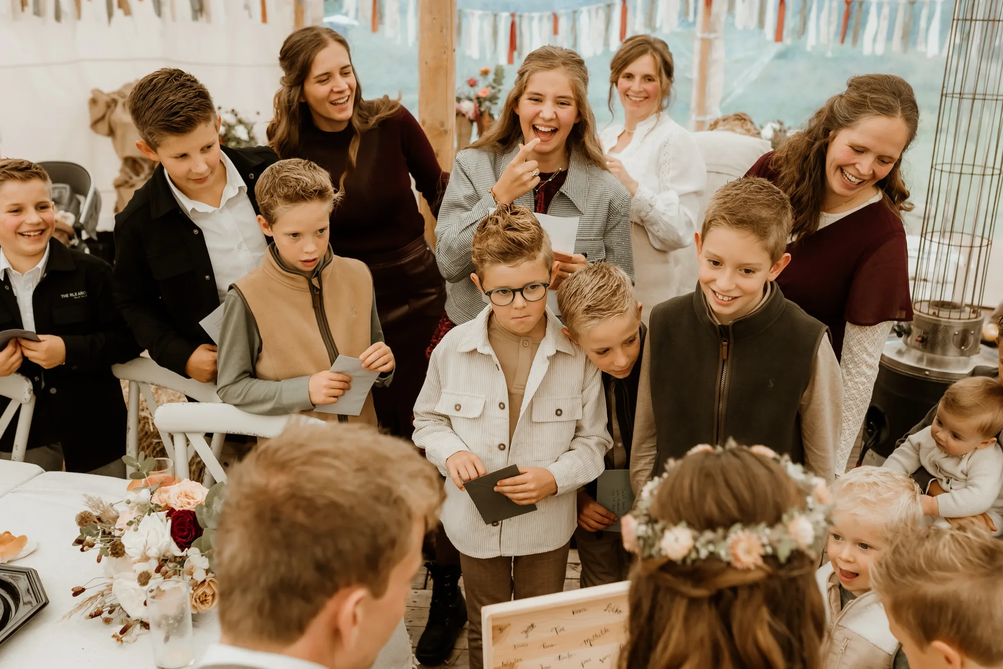 Bruiloft van Ivo en Heidi midden in het bos. — trouwfoto 42