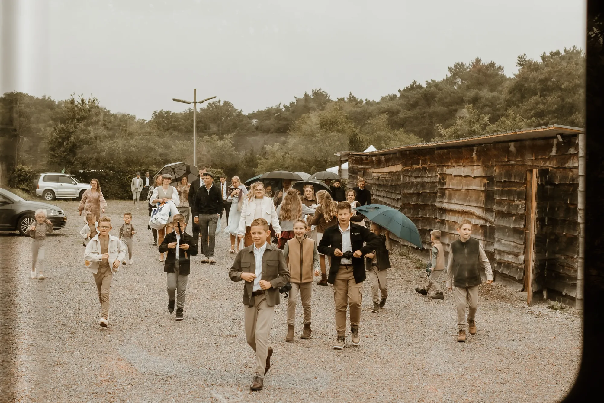 Bruiloft van Ivo en Heidi midden in het bos. — trouwfoto 50
