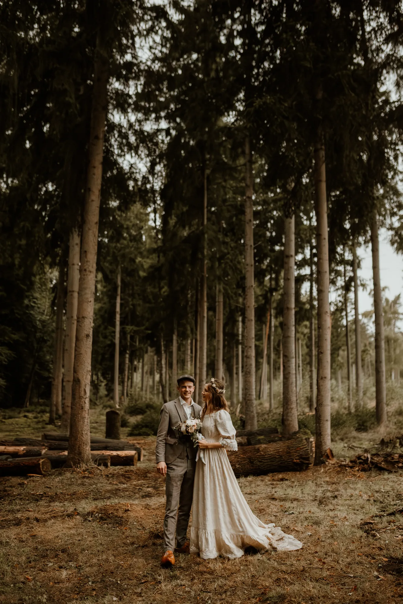 Bruiloft van Ivo en Heidi midden in het bos. — trouwfoto 75