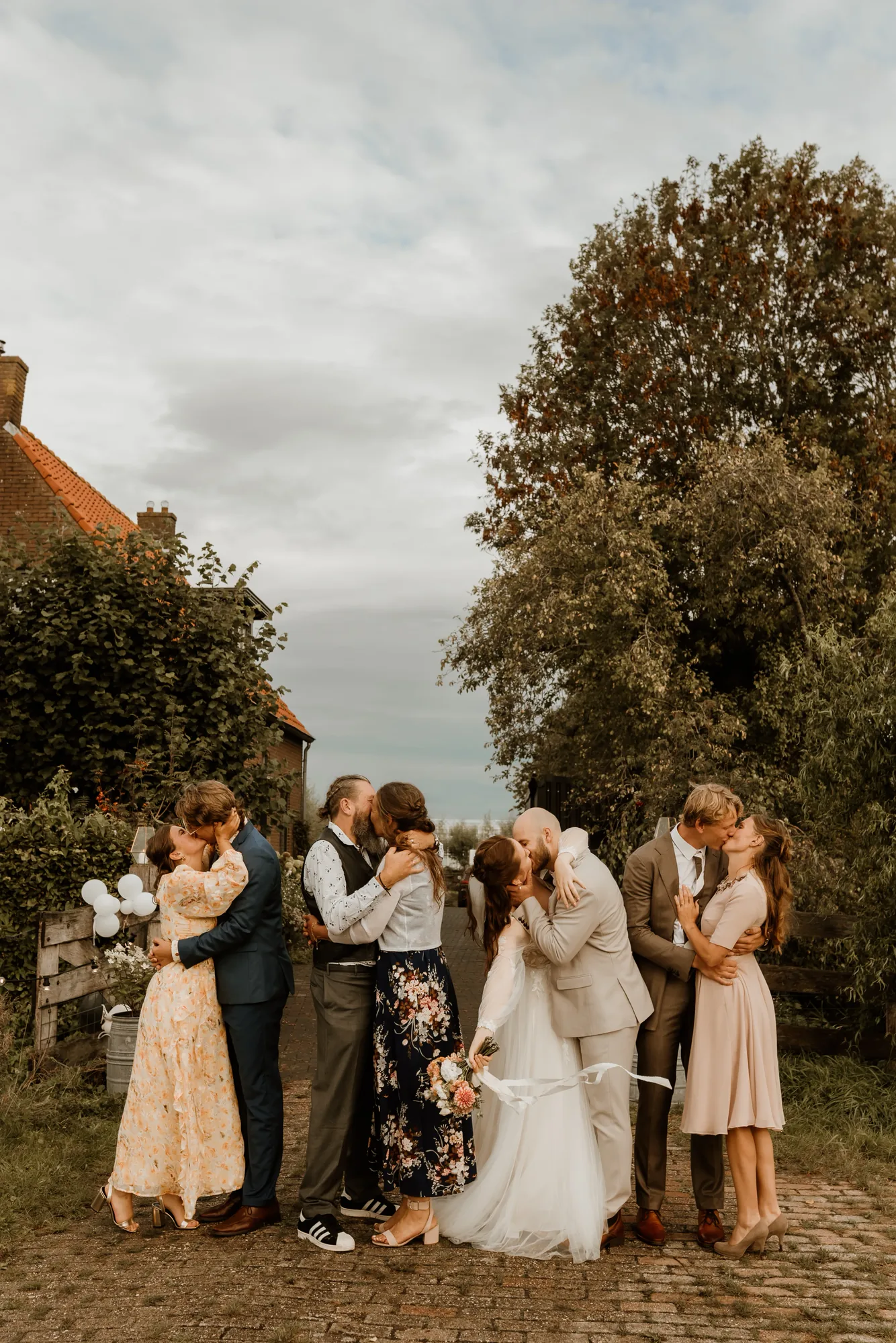 Bruiloft van Jesse en Janneke in Kampen — trouwfoto 68