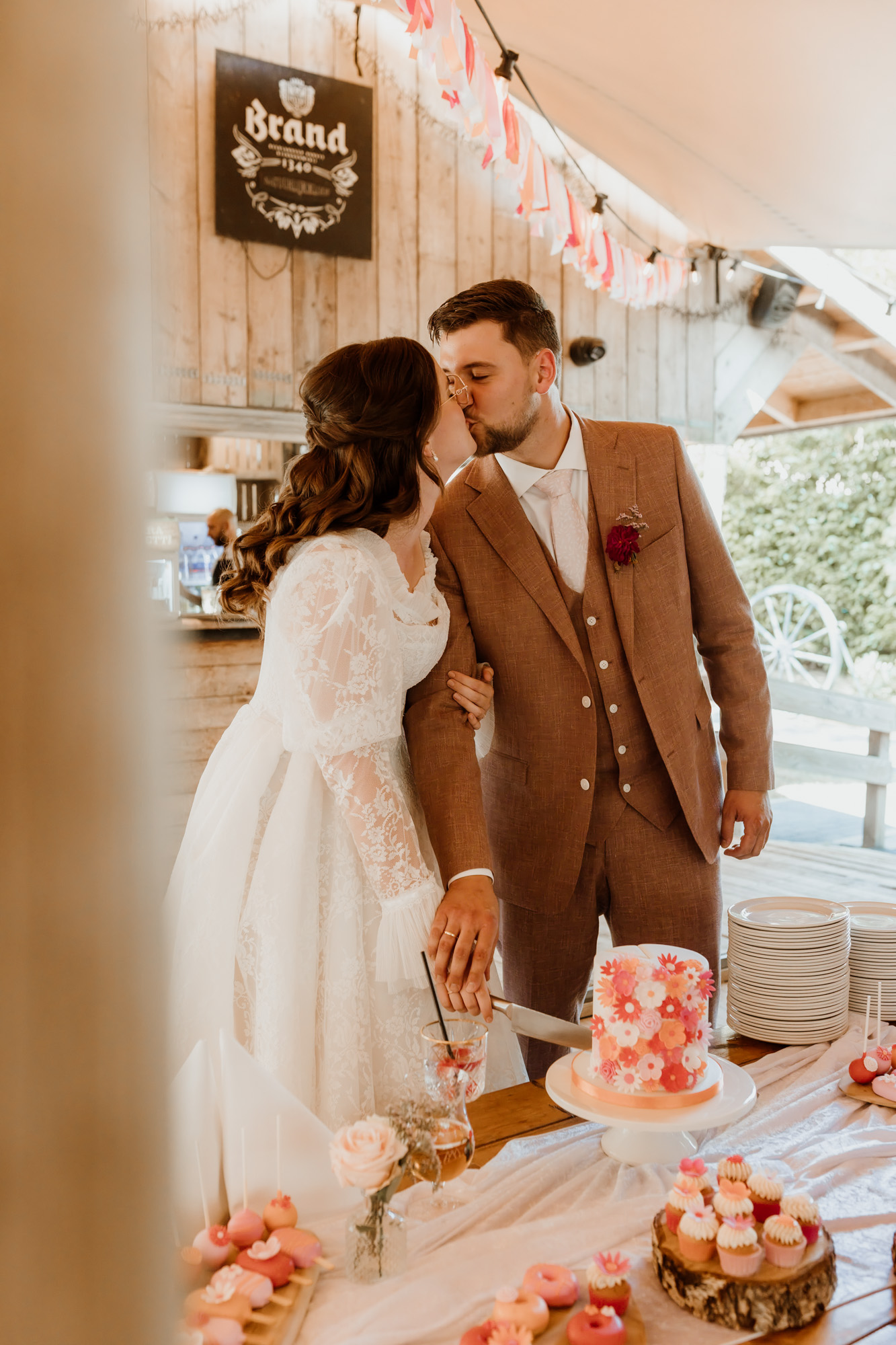 Ruben en Lindy vieren de liefde — trouwfoto 78