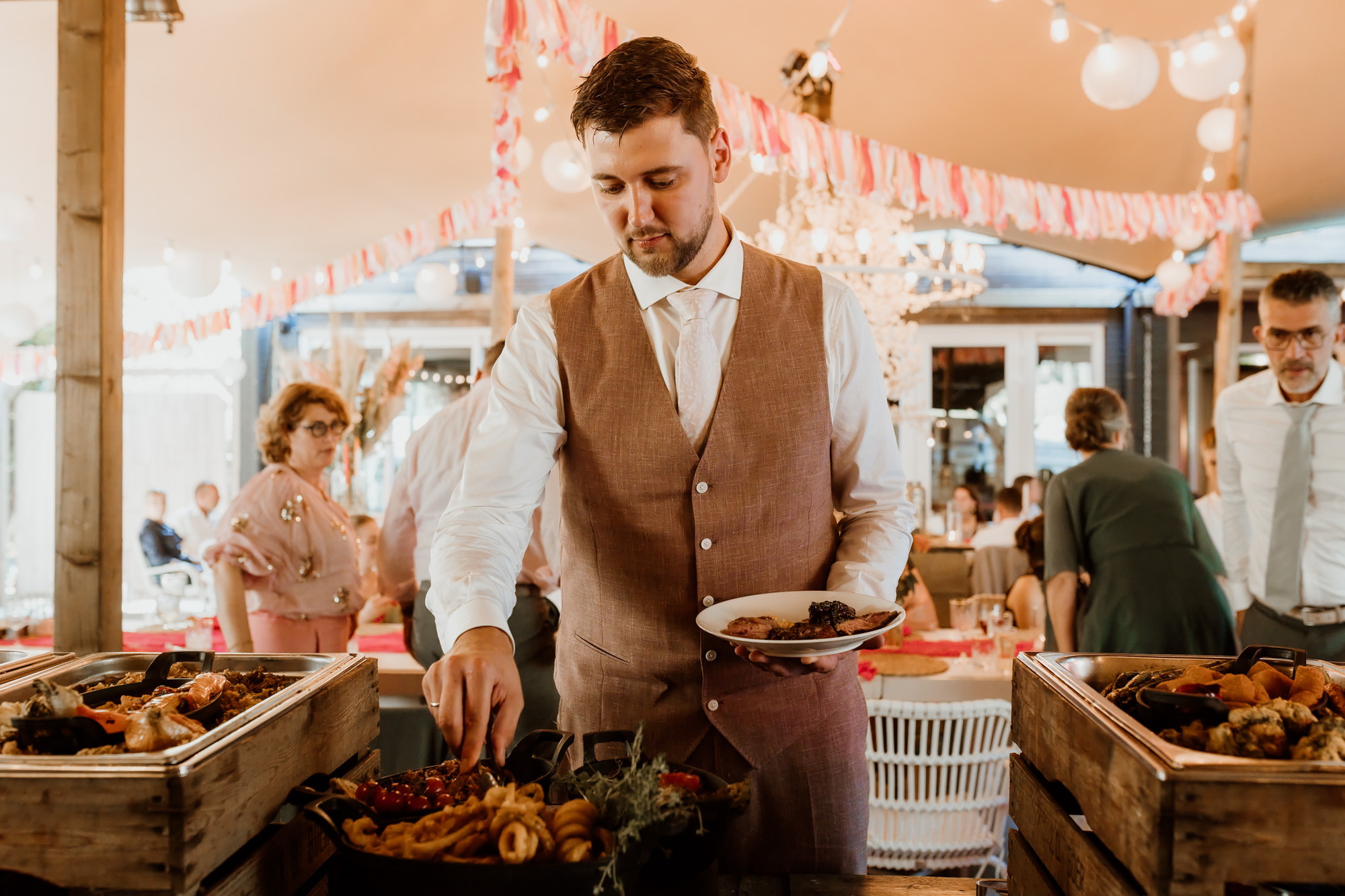 Ruben en Lindy vieren de liefde — trouwfoto 99