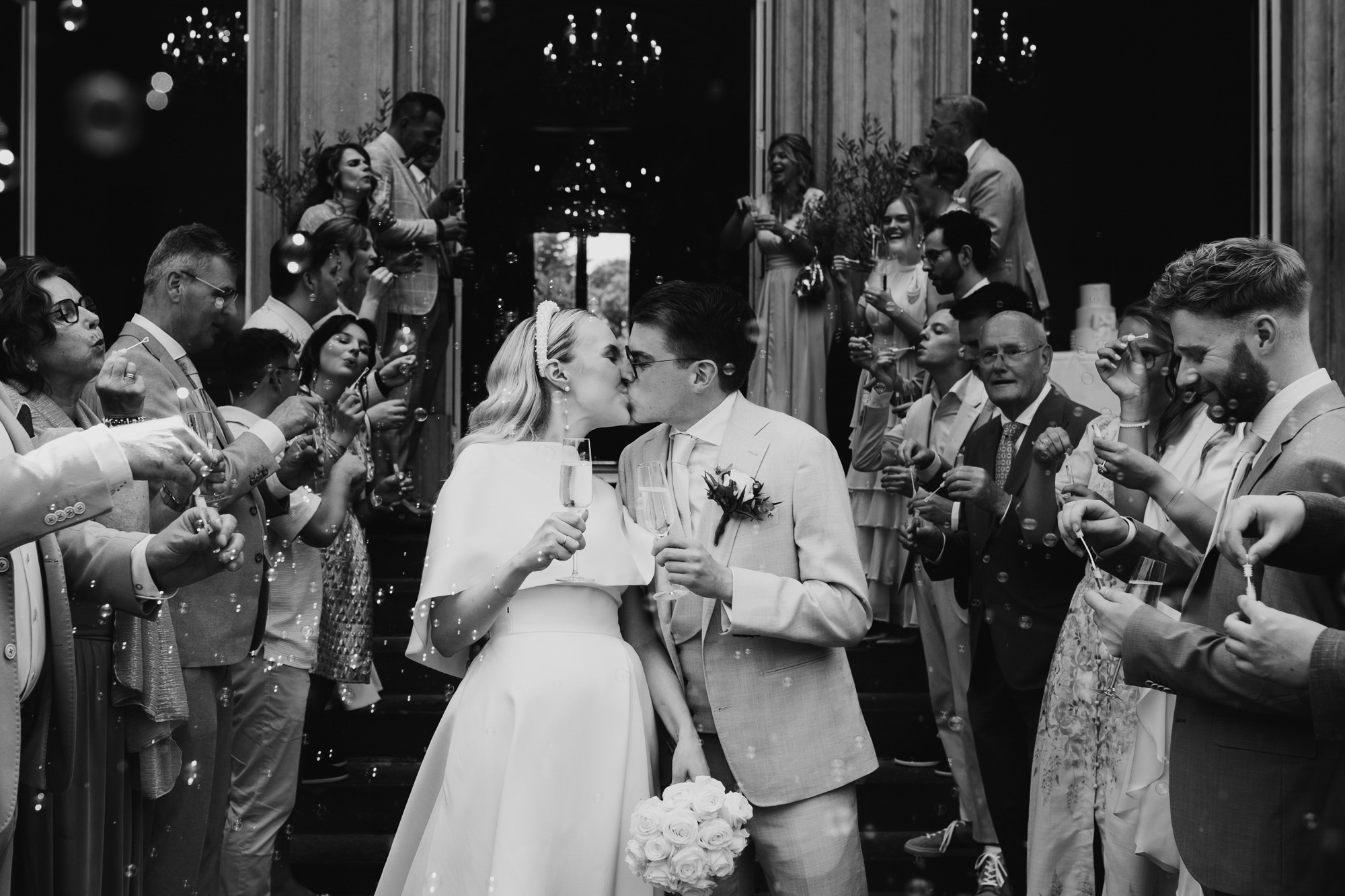 Tjeerd en Lisa trouwen bij Landhuis Wolfslaar in Breda — trouwfoto 65