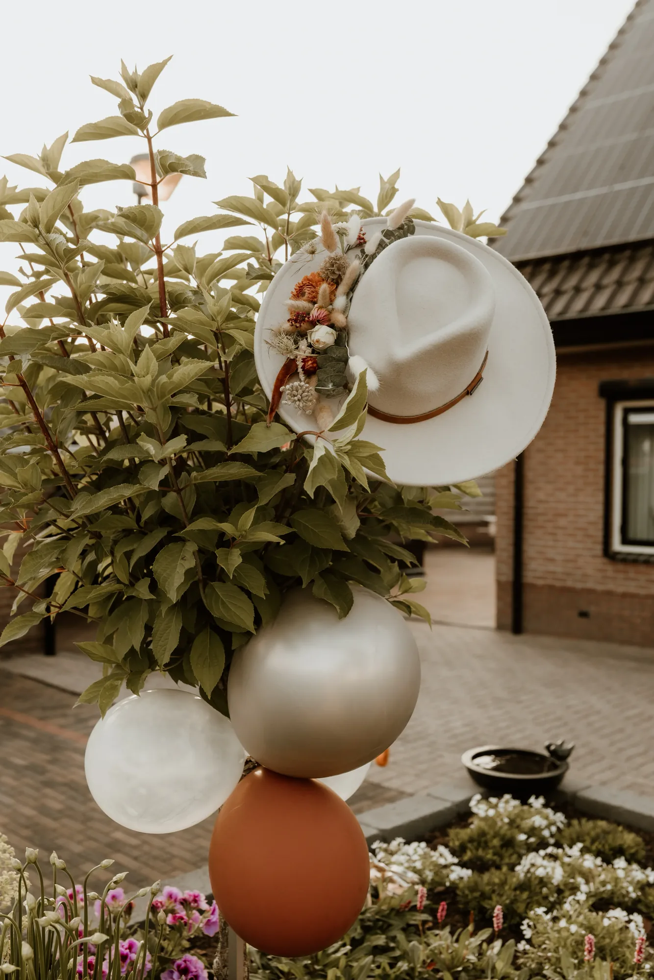 Bruiloft van Willem en Thirza op de Veluwe — trouwfoto 10