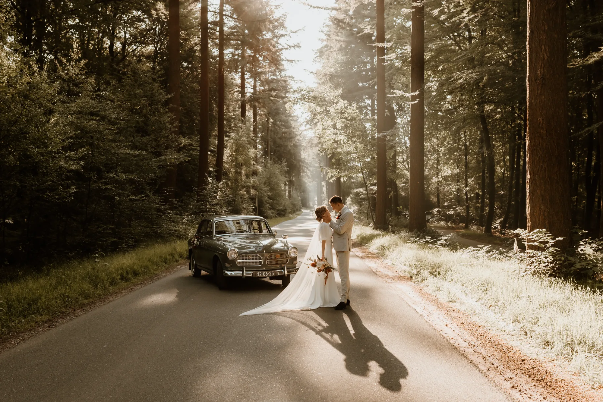 Bruiloft van Willem en Thirza op de Veluwe — trouwfoto 23
