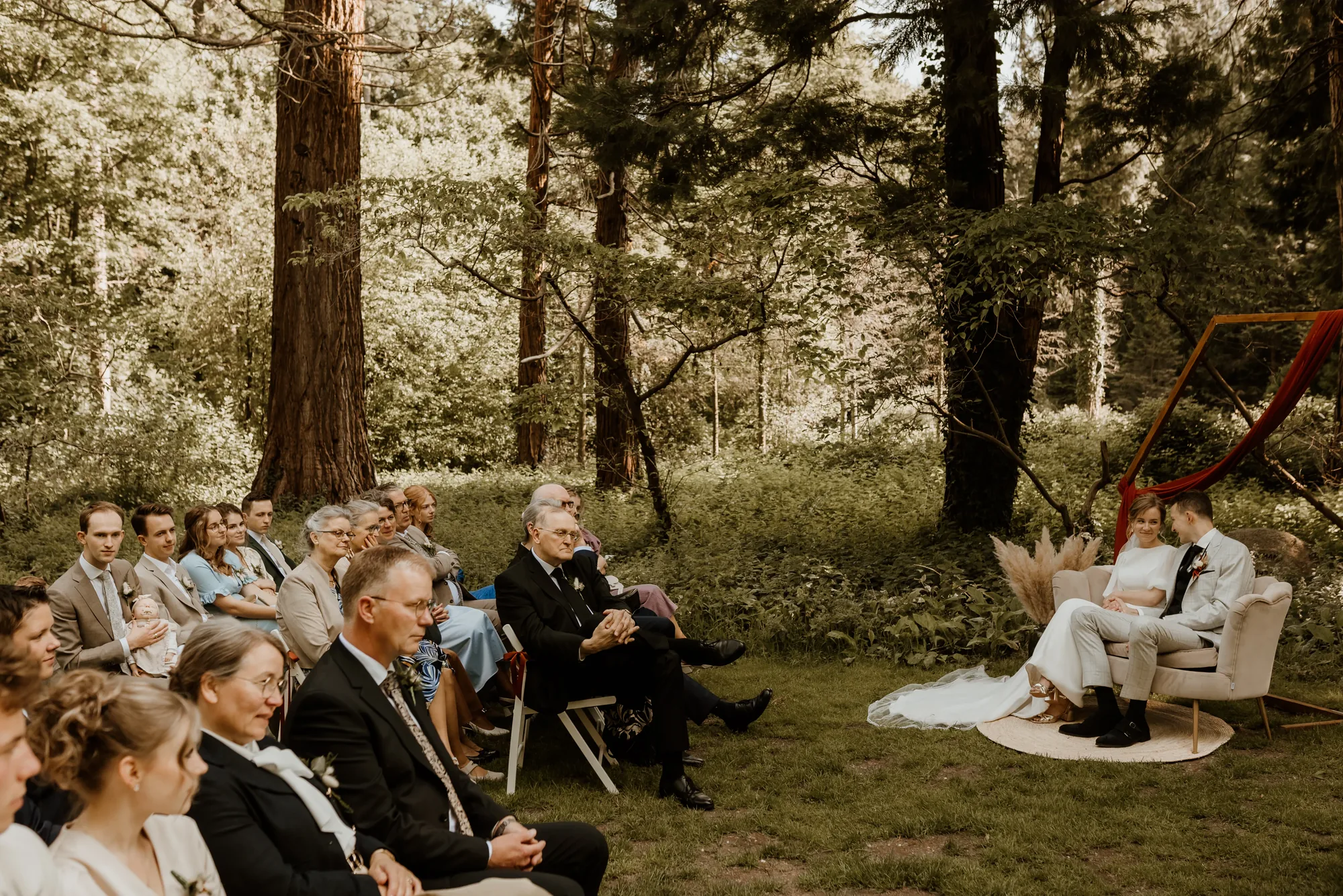 Bruiloft van Willem en Thirza op de Veluwe — trouwfoto 45