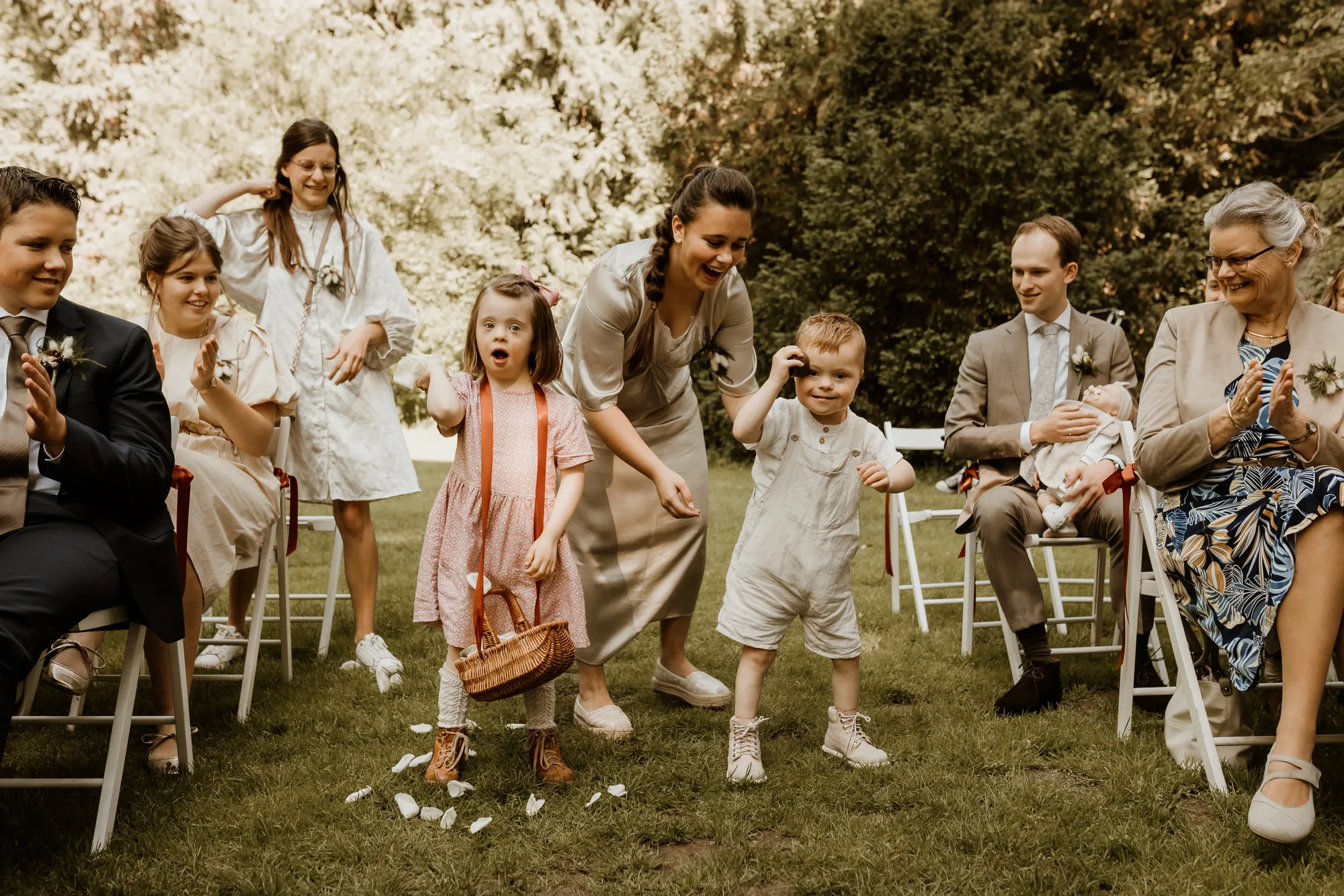 Bruiloft van Willem en Thirza op de Veluwe — trouwfoto 49