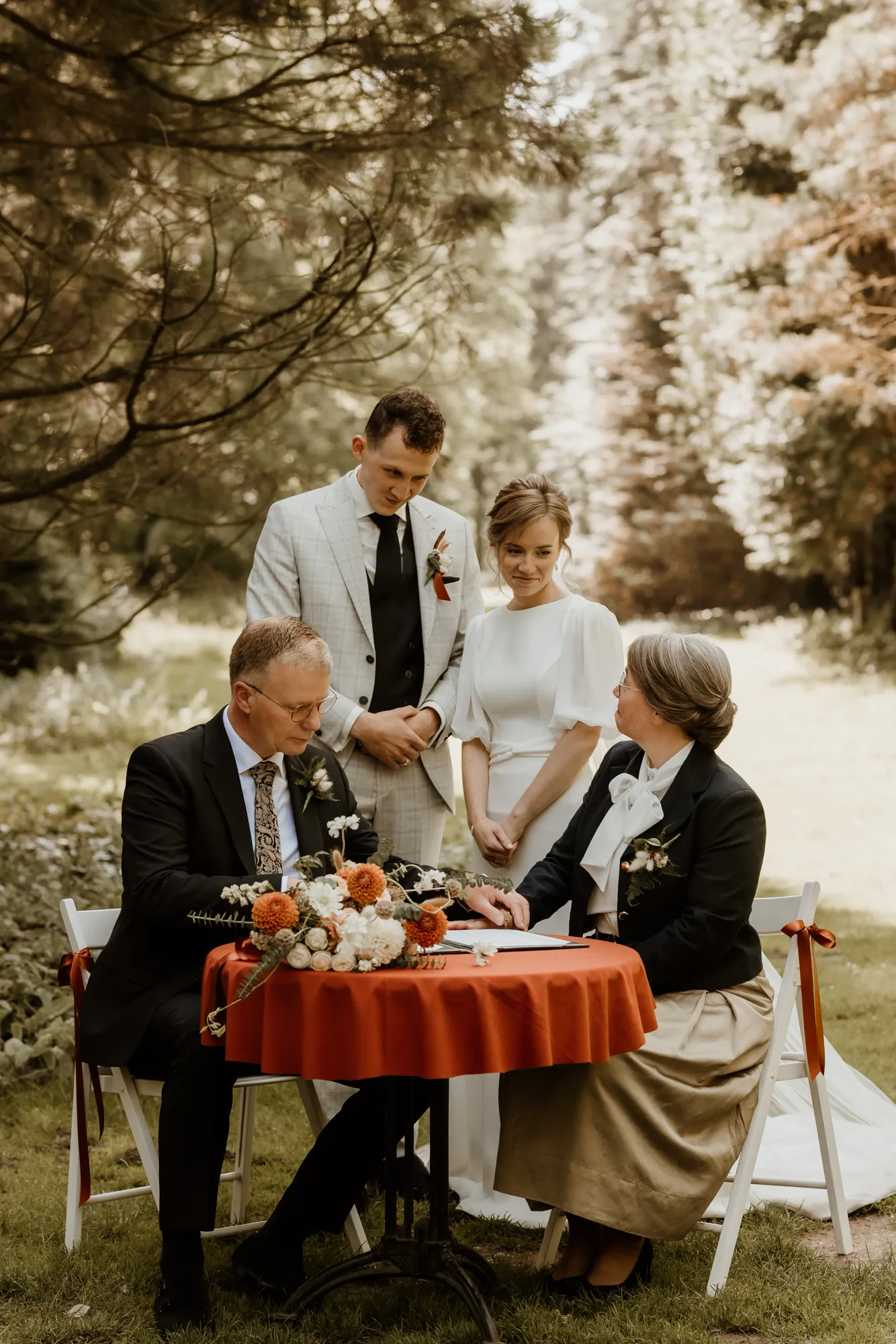 Bruiloft van Willem en Thirza op de Veluwe — trouwfoto 52