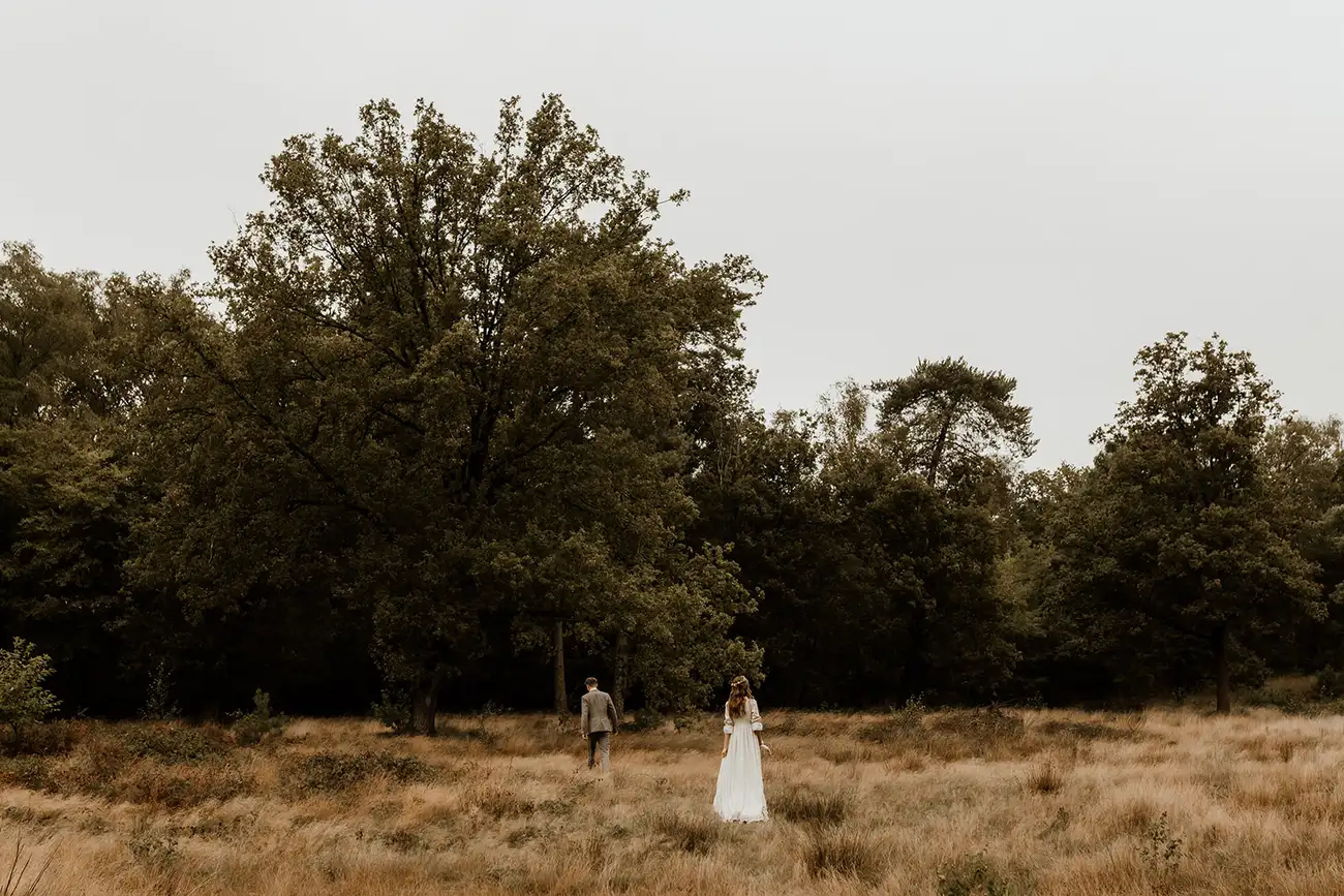 Bruiloft van Ivo en Heidi midden in het bos., gefotografeerd door Marilyn Fotografie